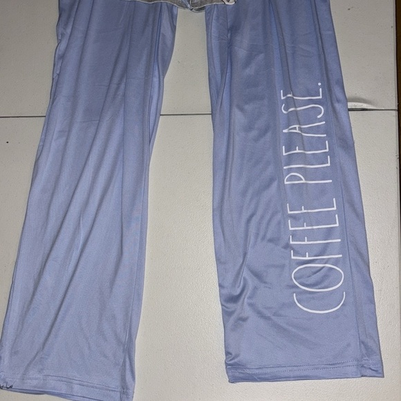 Rae Dunn 2 Piece Shorts & Jogger(Waist 34”
Length 12”Waist 34”Inseam 28”) - Picture 5 of 7